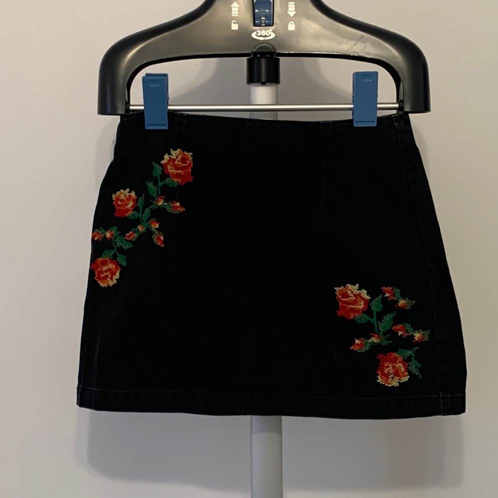 Black jean skirt with roses - NEVER WORN